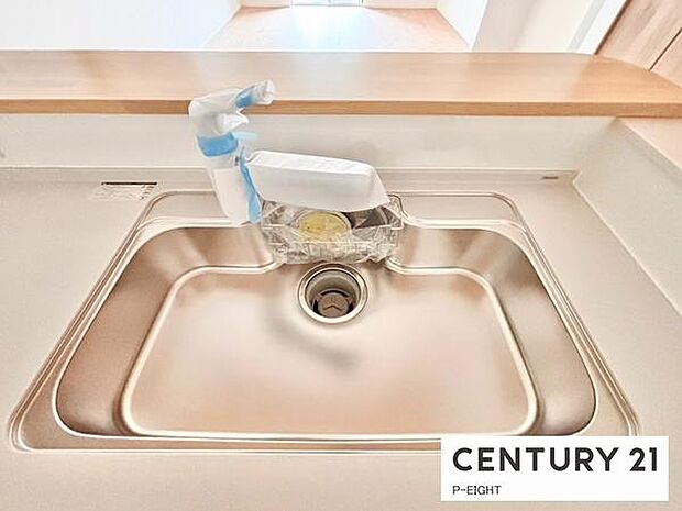 浄水器内蔵型のため、キッチン回りもスリムな印象です！