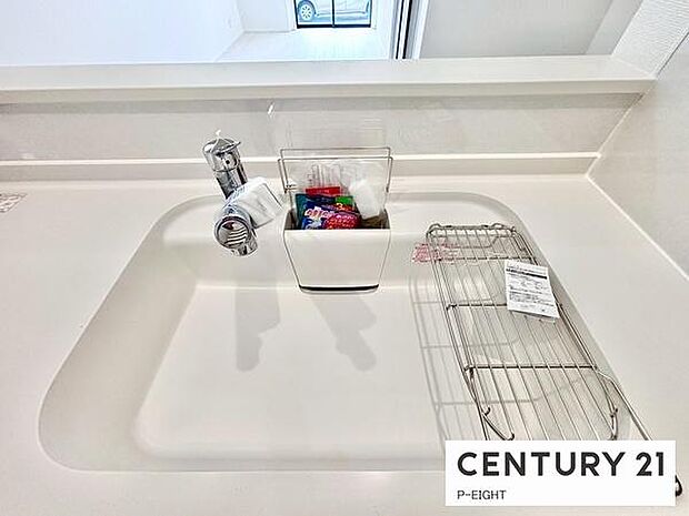 浄水器内蔵型のため、キッチン回りもスリムな印象です！