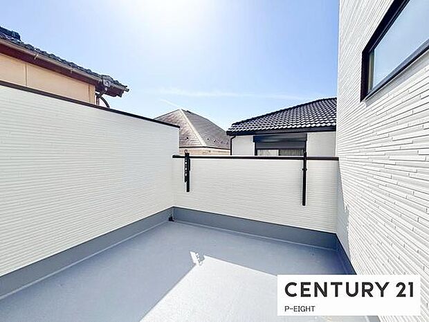 洗濯物は日当たりの良いバルコニーへ!