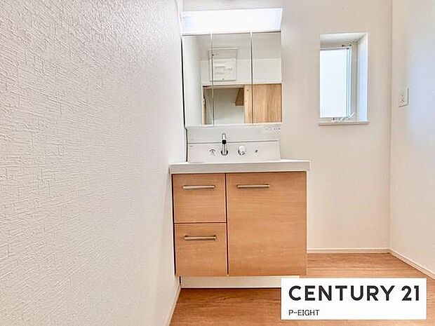 明るい洗面台で身支度ができます！