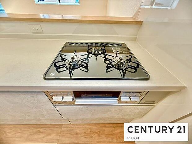 三口コンロで料理もはかどりますね！グリルもあります！