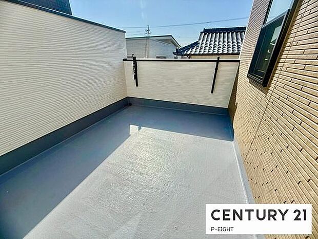 洗濯物は日当たりの良いバルコニーへ！