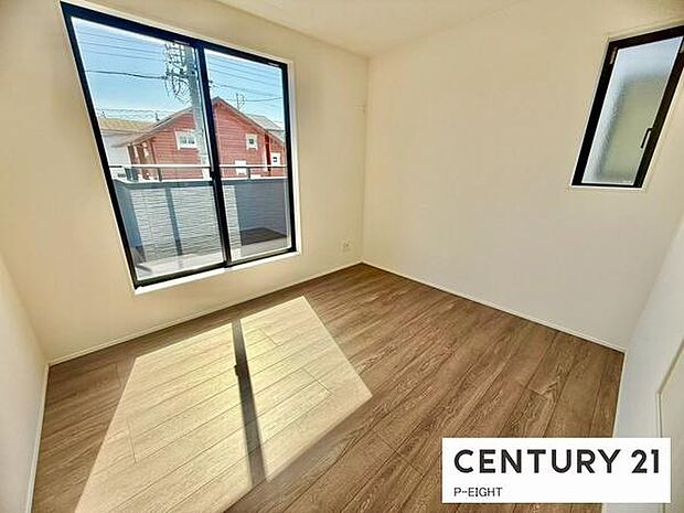 バルコニーに面している明るい洋室です!