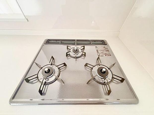 三口コンロで料理もはかどりますね！グリルもあります！