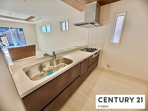 料理をしながらリビングを見渡せるつくりで、料理中も家族との会話がはずみます。