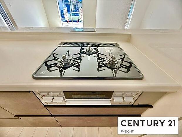 三口コンロで料理もはかどりますね!グリルもあります!