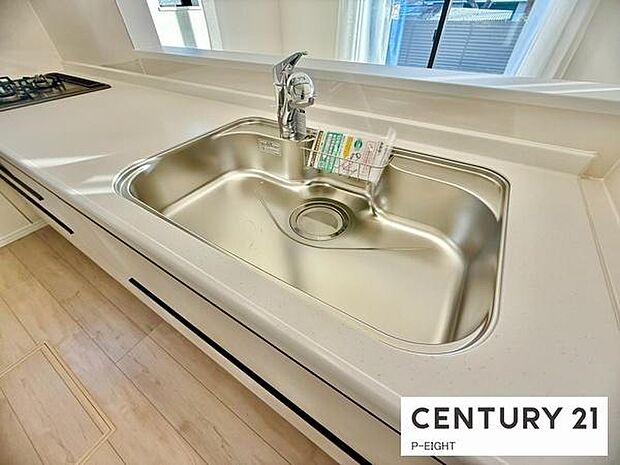 浄水器内蔵型のため、キッチン回りもスリムな印象です!