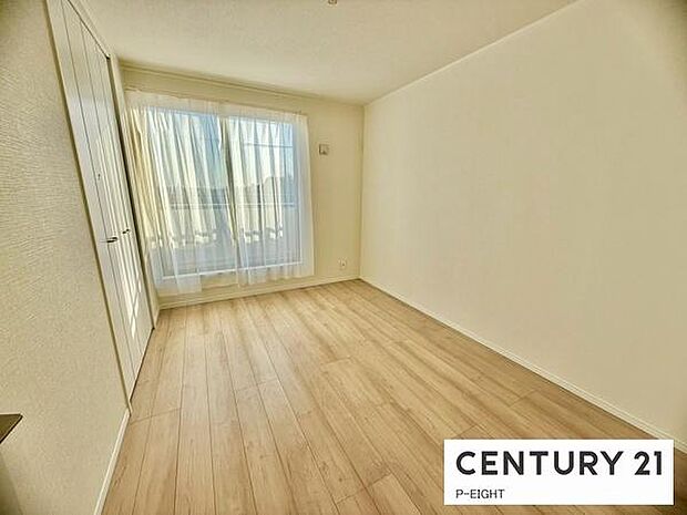 バルコニーに面している明るい洋室です!