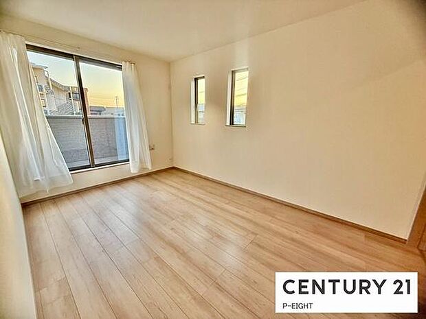 バルコニーに面している明るい洋室です!