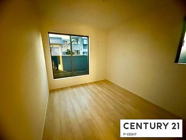 バルコニーに面している明るい洋室です!