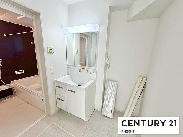 明るい洗面台で身支度ができます！