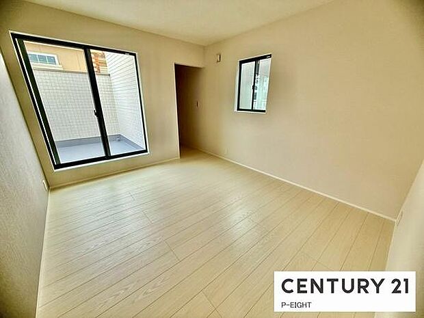 バルコニーに面している明るい洋室です!