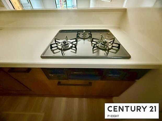 三口コンロで料理もはかどりますね！グリルもあります！