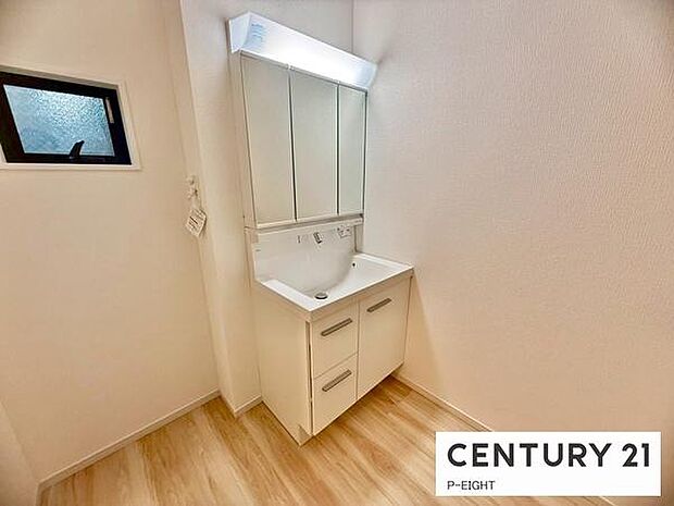 明るい洗面台で身支度ができます！