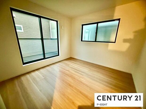 バルコニーに面している明るい洋室です!