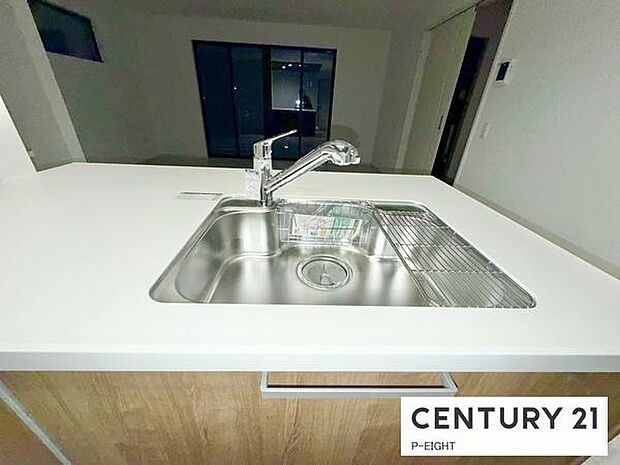 浄水器内蔵型のため、キッチン回りもスリムな印象です！