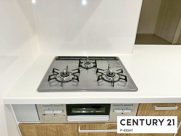 三口コンロで料理もはかどりますね！グリルもあります！