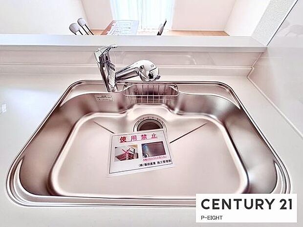 浄水器内蔵型のため、キッチン回りもスリムな印象です！