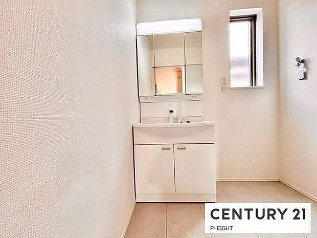 明るい洗面台で身支度ができます！