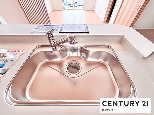 浄水器内蔵型のため、キッチン回りもスリムな印象です!