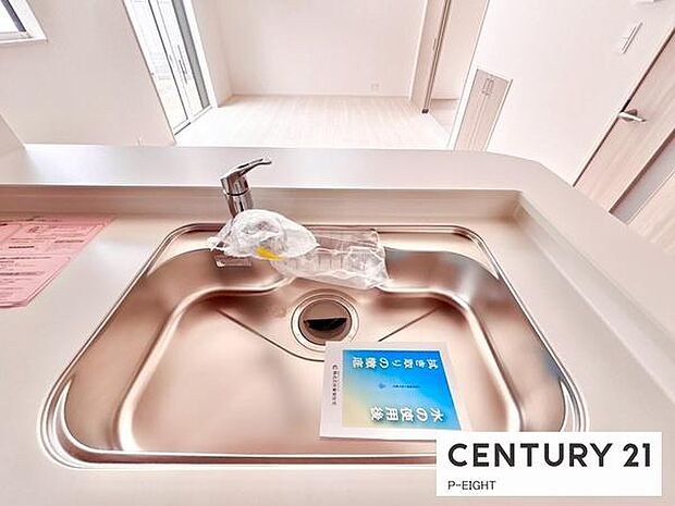 浄水器内蔵型のため、キッチン回りもスリムな印象です！