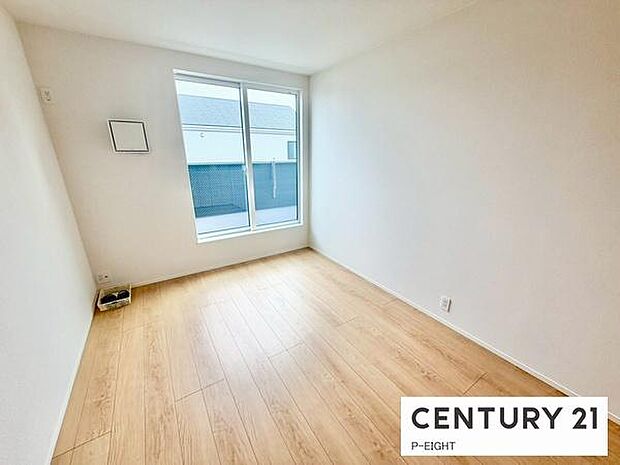 バルコニーに面している明るい洋室です!