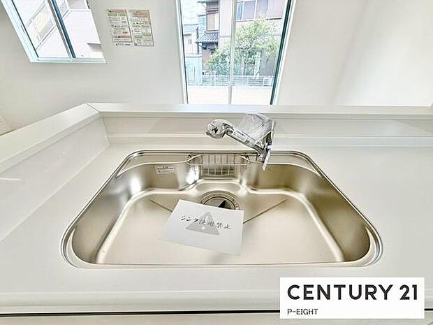 浄水器内蔵型のため、キッチン回りもスリムな印象です!