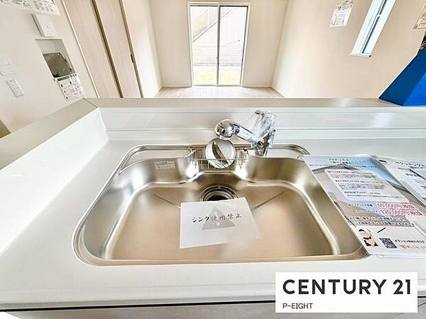 浄水器内蔵型のため、キッチン回りもスリムな印象です!