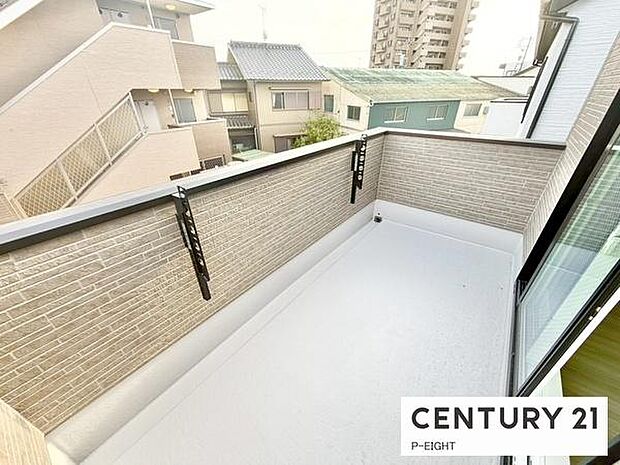 洗濯物は日当たりの良いバルコニーへ!