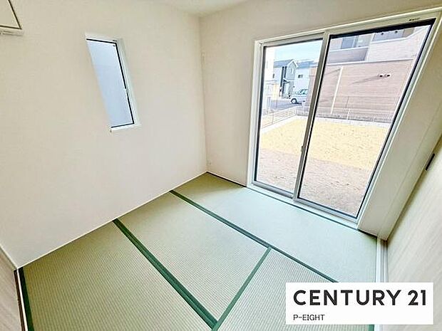 リビング横には使い勝手の良い和室があります!