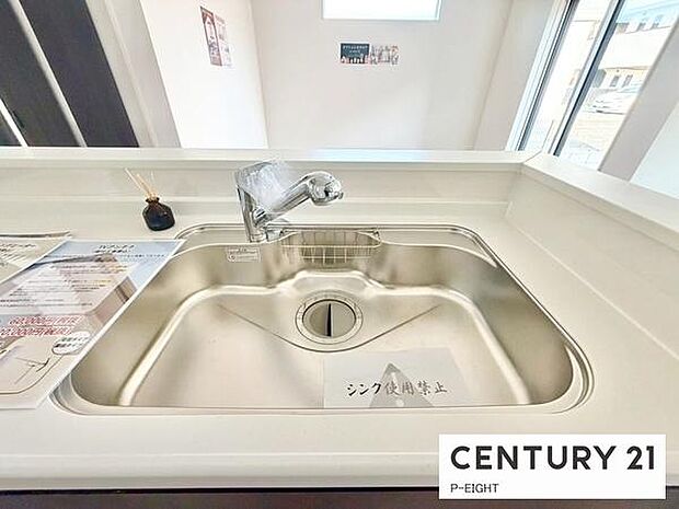 浄水器内蔵型のため、キッチン回りもスリムな印象です！