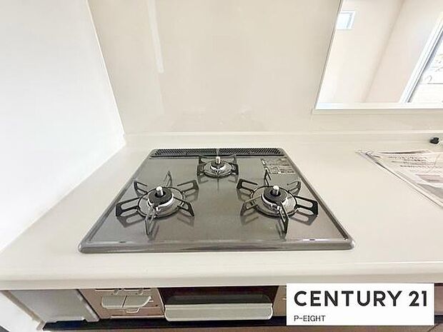 三口コンロで料理もはかどりますね！グリルもあります！