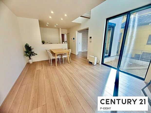 家族の笑い声が聞こえてきそうな、暖かい空間になっています。