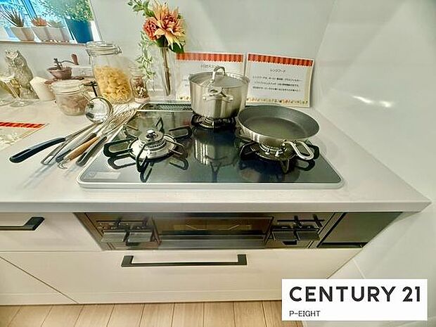 三口コンロで料理もはかどりますね!グリルもあります!