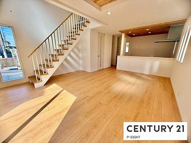 家族の笑い声が聞こえてきそうな、暖かい空間になっています。