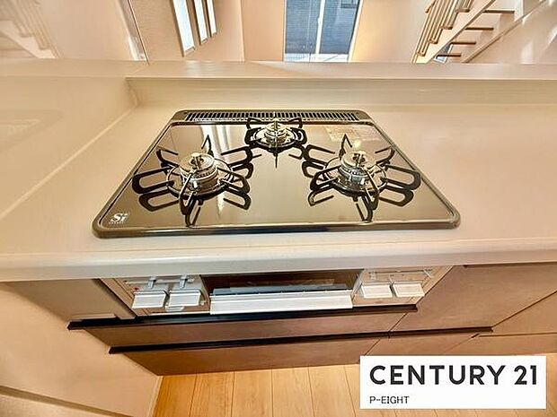 三口コンロで料理もはかどりますね！グリルもあります！