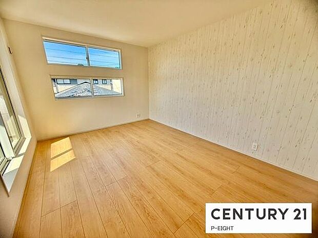 バルコニーに面している明るい洋室です！