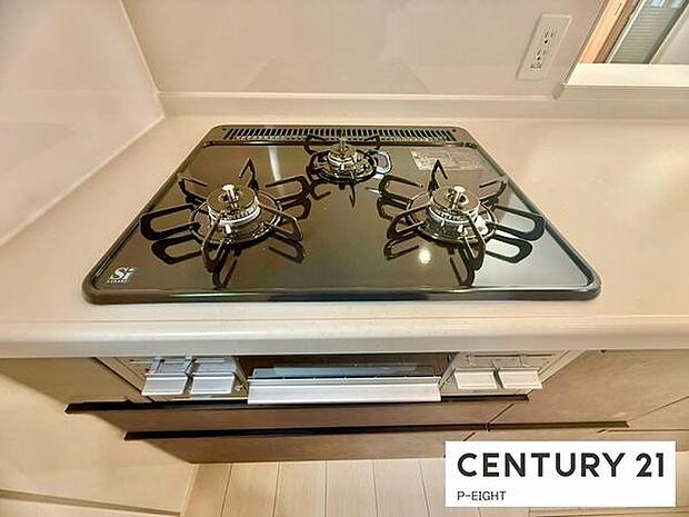 三口コンロで料理もはかどりますね！グリルもあります！