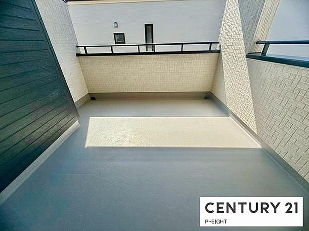 洗濯物は日当たりの良いバルコニーへ！