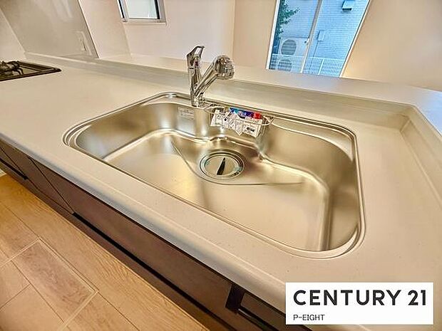 浄水器内蔵型のため、キッチン回りもスリムな印象です！