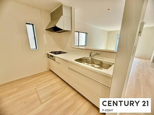 料理をしながらリビングを見渡せるつくりで、料理中も家族との会話がはずみます。