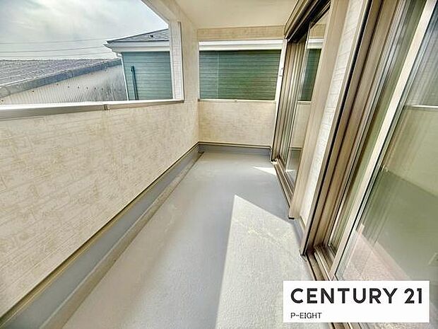 洗濯物は日当たりの良いバルコニーへ！