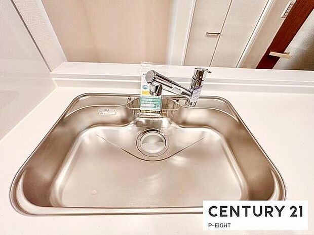 浄水器内蔵型のため、キッチン回りもスリムな印象です！