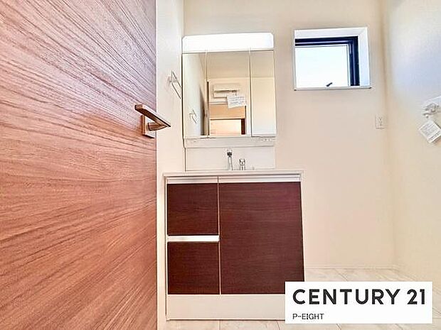 明るい洗面台で身支度ができます！