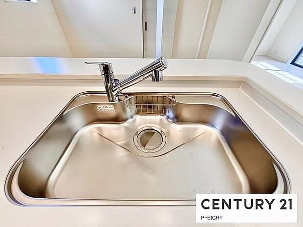 浄水器内蔵型のため、キッチン回りもスリムな印象です！