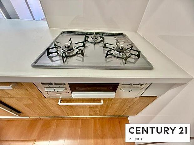 三口コンロで料理もはかどりますね！グリルもあります！