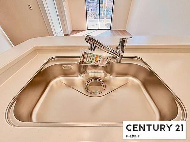 浄水器内蔵型のため、キッチン回りもスリムな印象です！