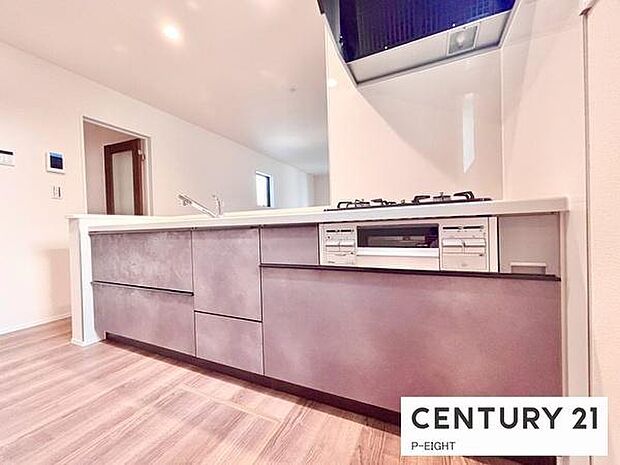 料理をしながらリビングを見渡せるつくりで、料理中も家族との会話がはずみます。