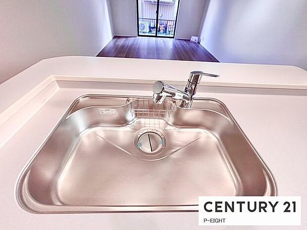 浄水器内蔵型のため、キッチン回りもスリムな印象です！