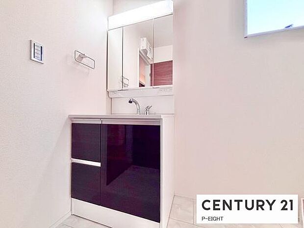 明るい洗面台で身支度ができます！